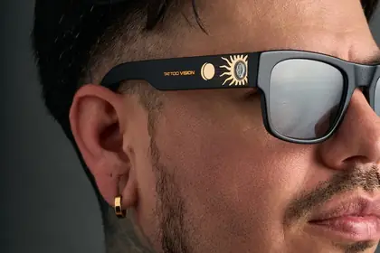 Retrato con Gafas Eclipse