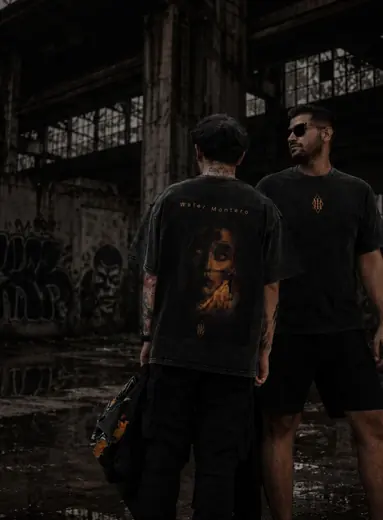 Remera NOCTURNAL foto editorial 2