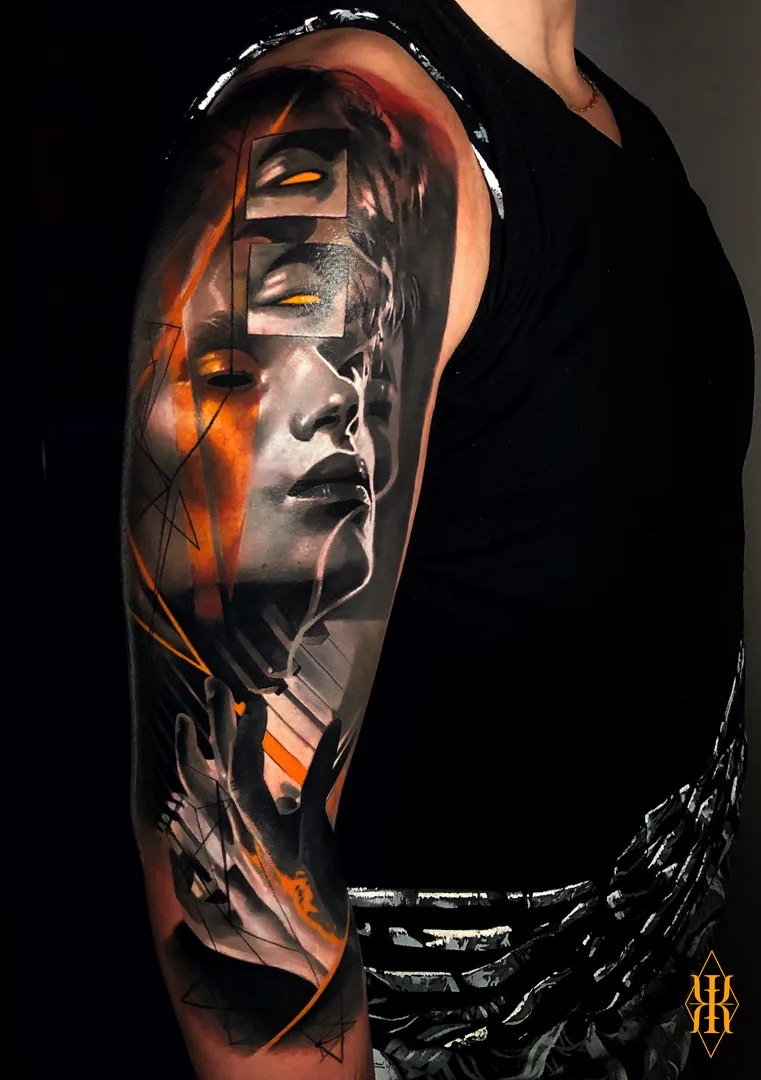 Trabajo seleccionado: brazo con rostro en negro y naranja