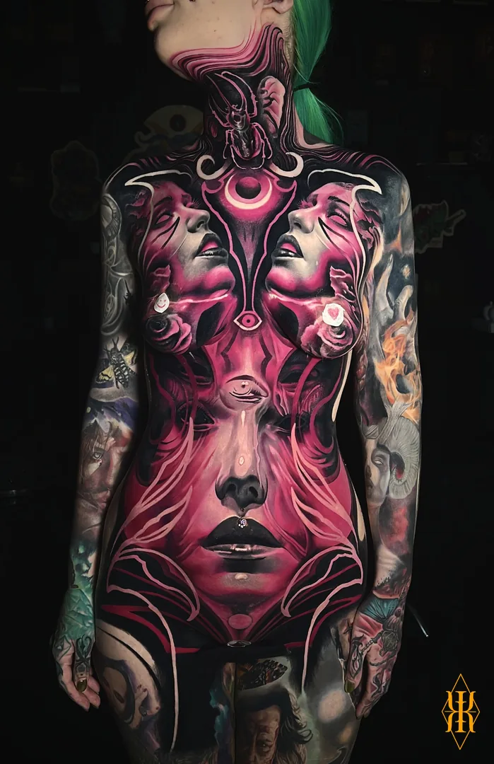 Trabajo seleccionado: torso frontal surrealista en tonos rosas