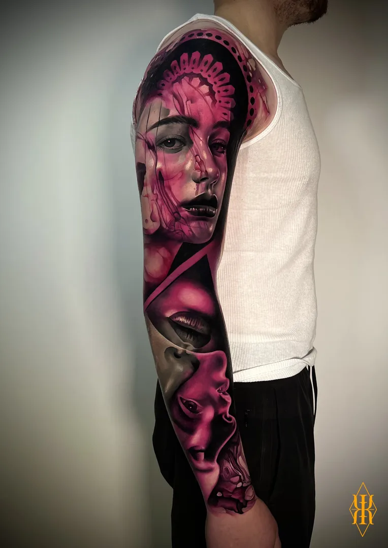 Trabajo seleccionado: brazo con rostro en tonos rosas
