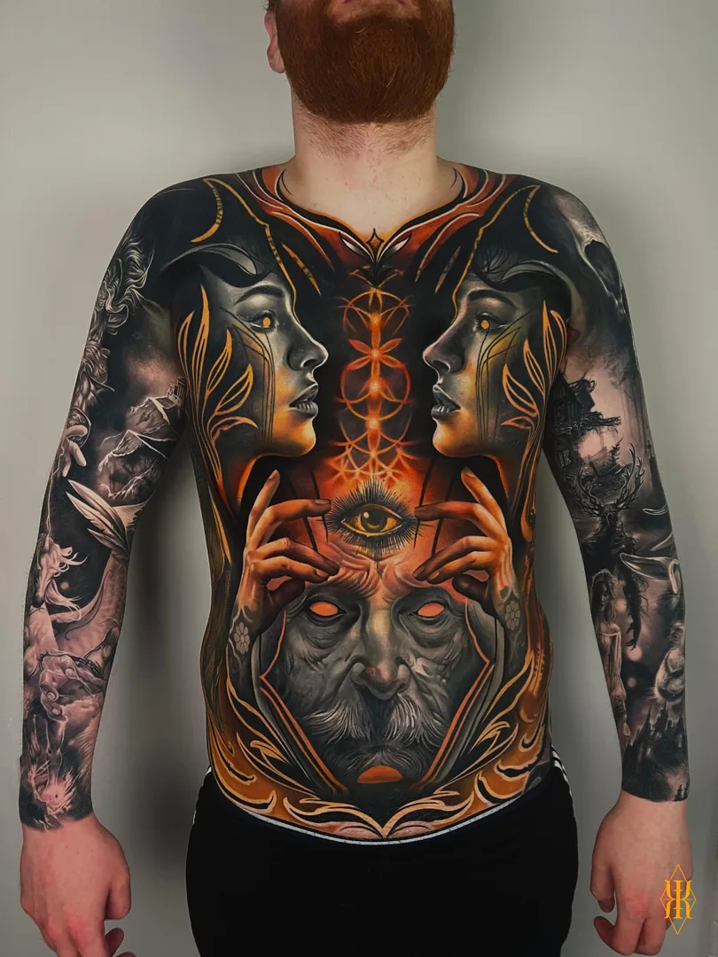 Trabajo destacado: torso frontal con composición ornamental